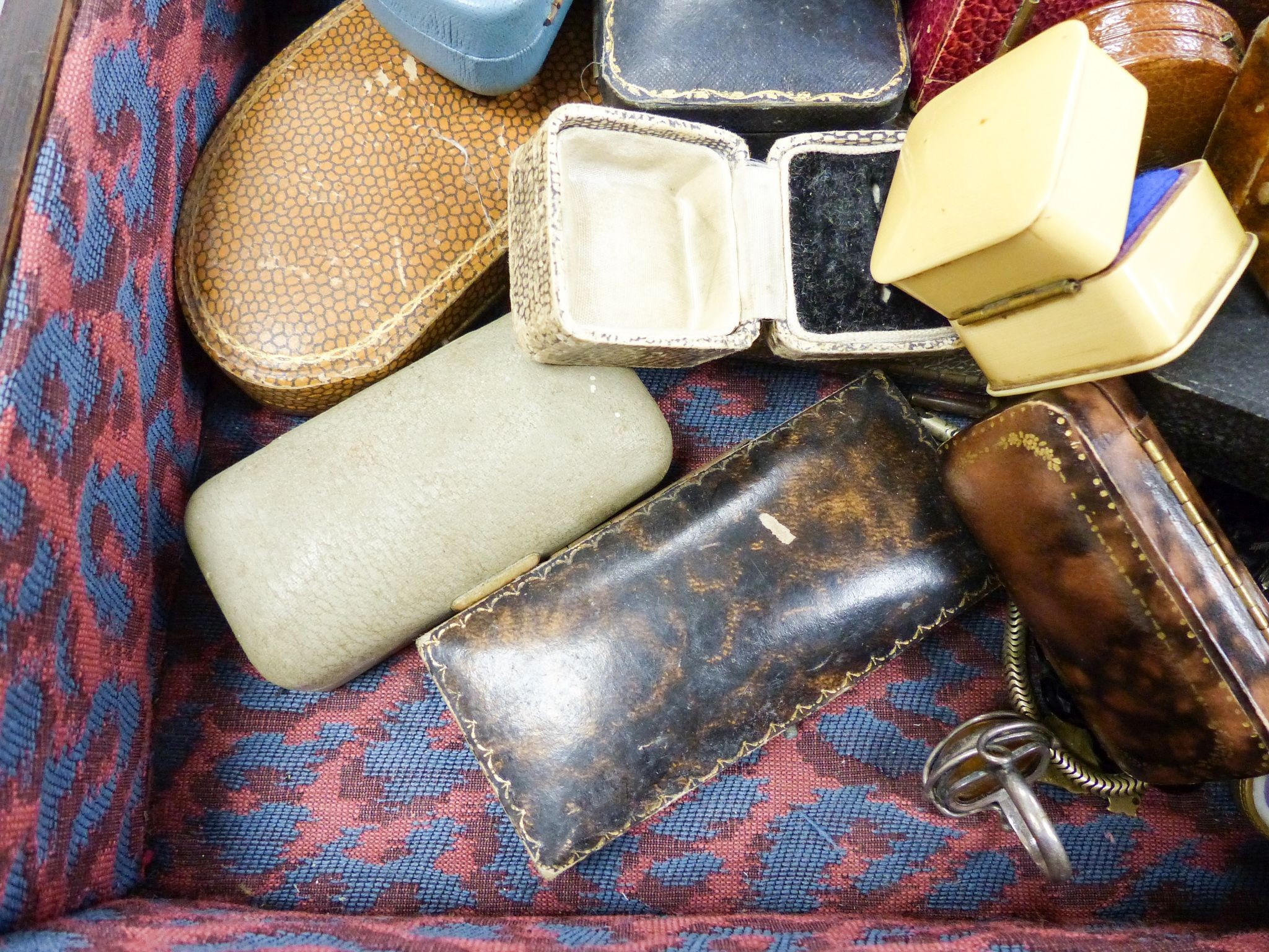 A small quantity of costume jewellery and jewellery boxes, in a mahogany work box.